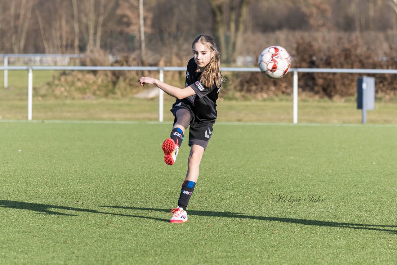 Bild 198 - wBJ SV Wahlstedt - SV Henstedt Ulzburg : Ergebnis: 0:1